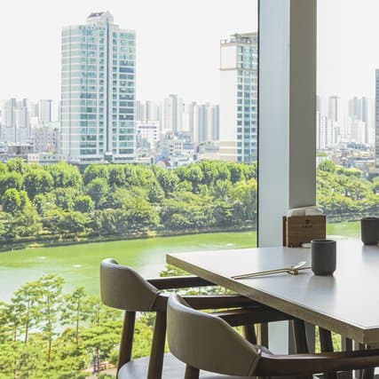 Bloom in the Palace Lotte World Mall