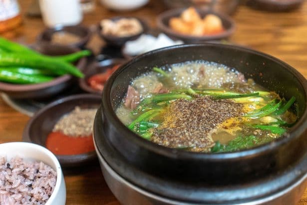 Gamasot Yeomsoyori (Goat Cauldron Dish)