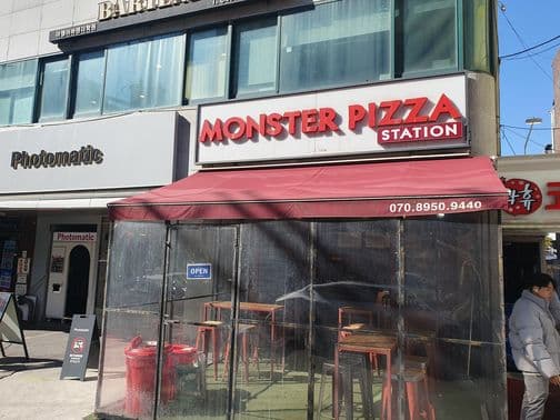 Monster Pizza Station