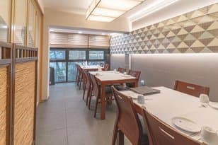 Sinanchon Gyeonghuigung Branch